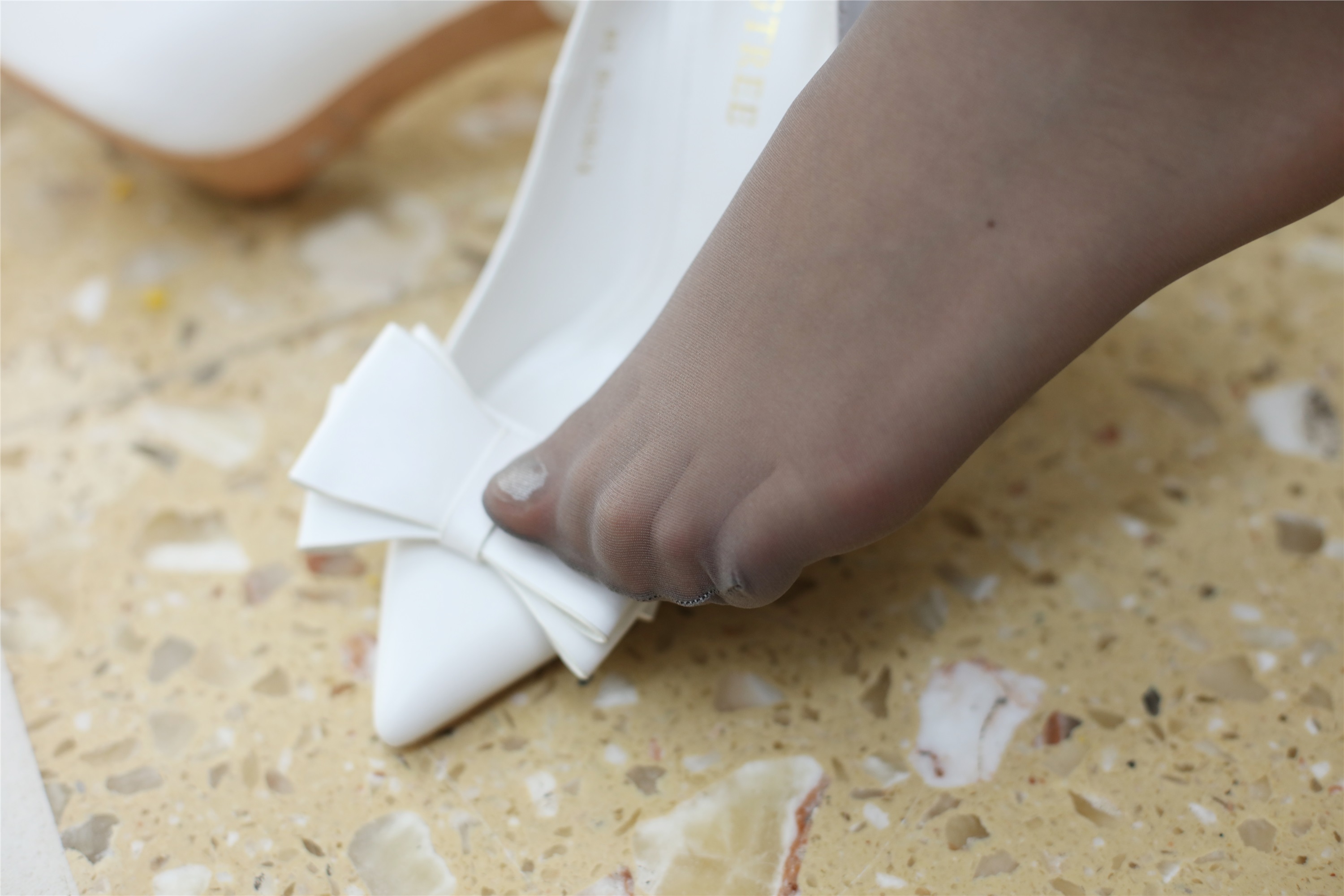 奈丝写真 NO.040 高高-轻轻的尝一口，这香浓的诱惑